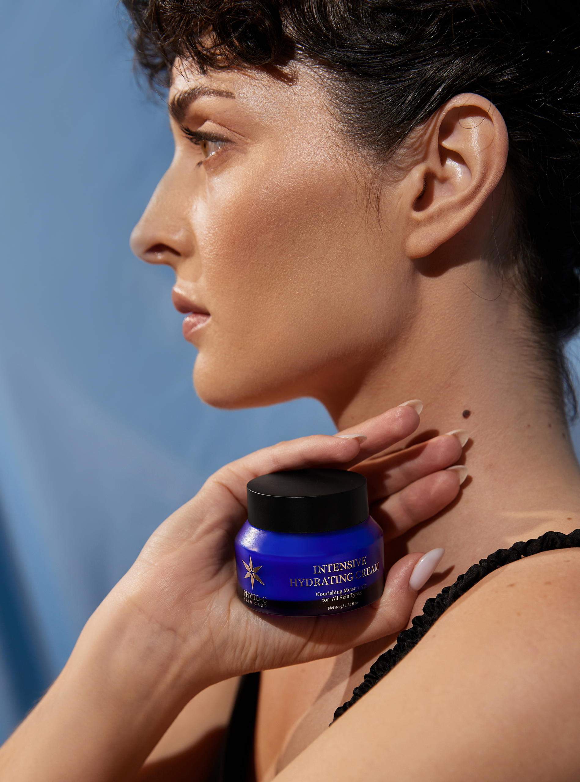 Інтенсивний крем Intensive Hydrating Cream, модель, доглянута шкіра